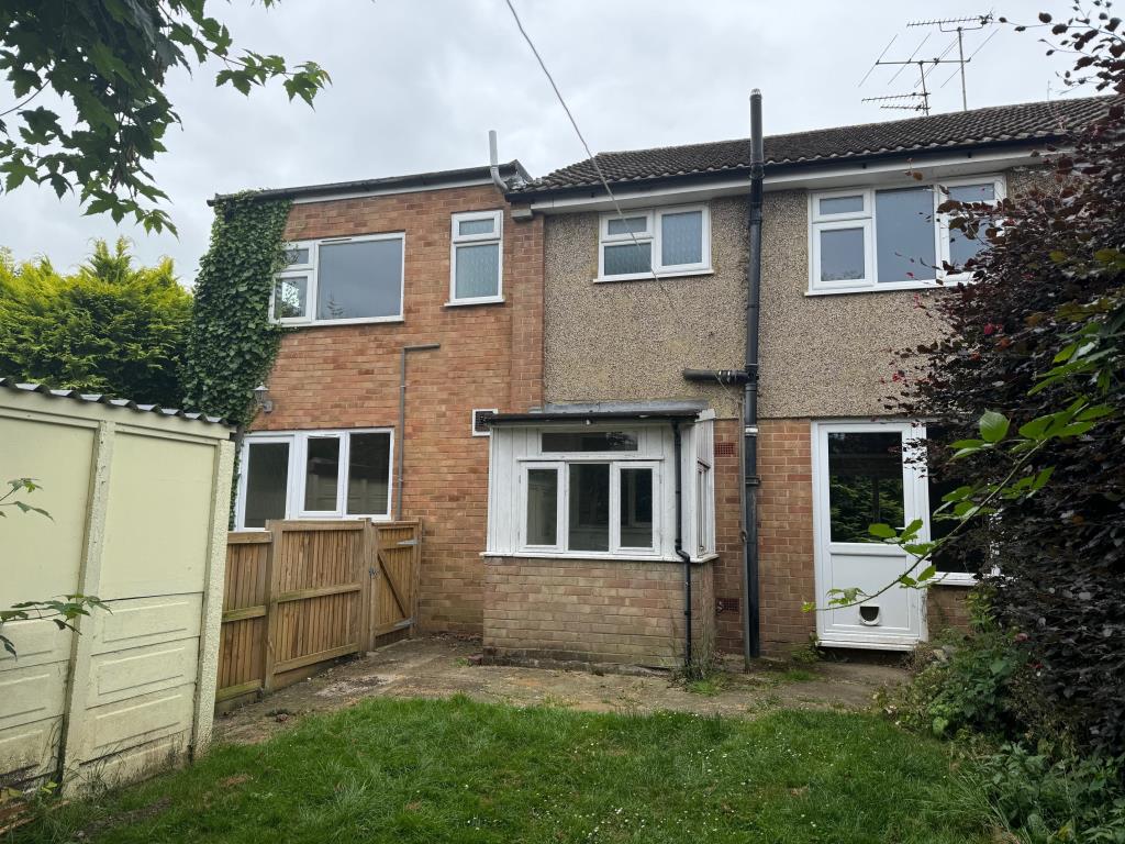 Lot: 50 - FIVE-BEDROOM SEMI-DETACHED HOUSE FOR IMPROVEMENT - Rear of property